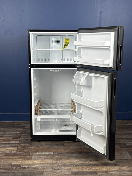 Hotpoint - 15.6 cu. ft. Top Freezer Refrigerator in Black