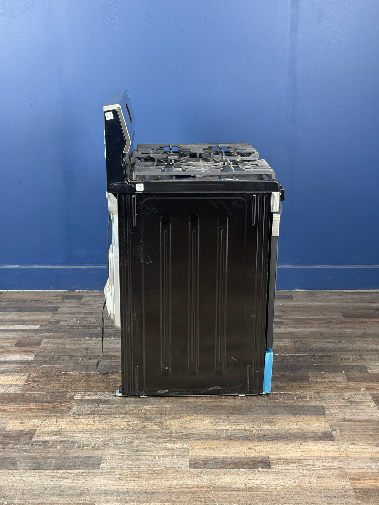 Frigidaire - 30 in. 5 Burner Freestanding Gas Range in Stainless Steel with Quick Boil and Even Baking Technology