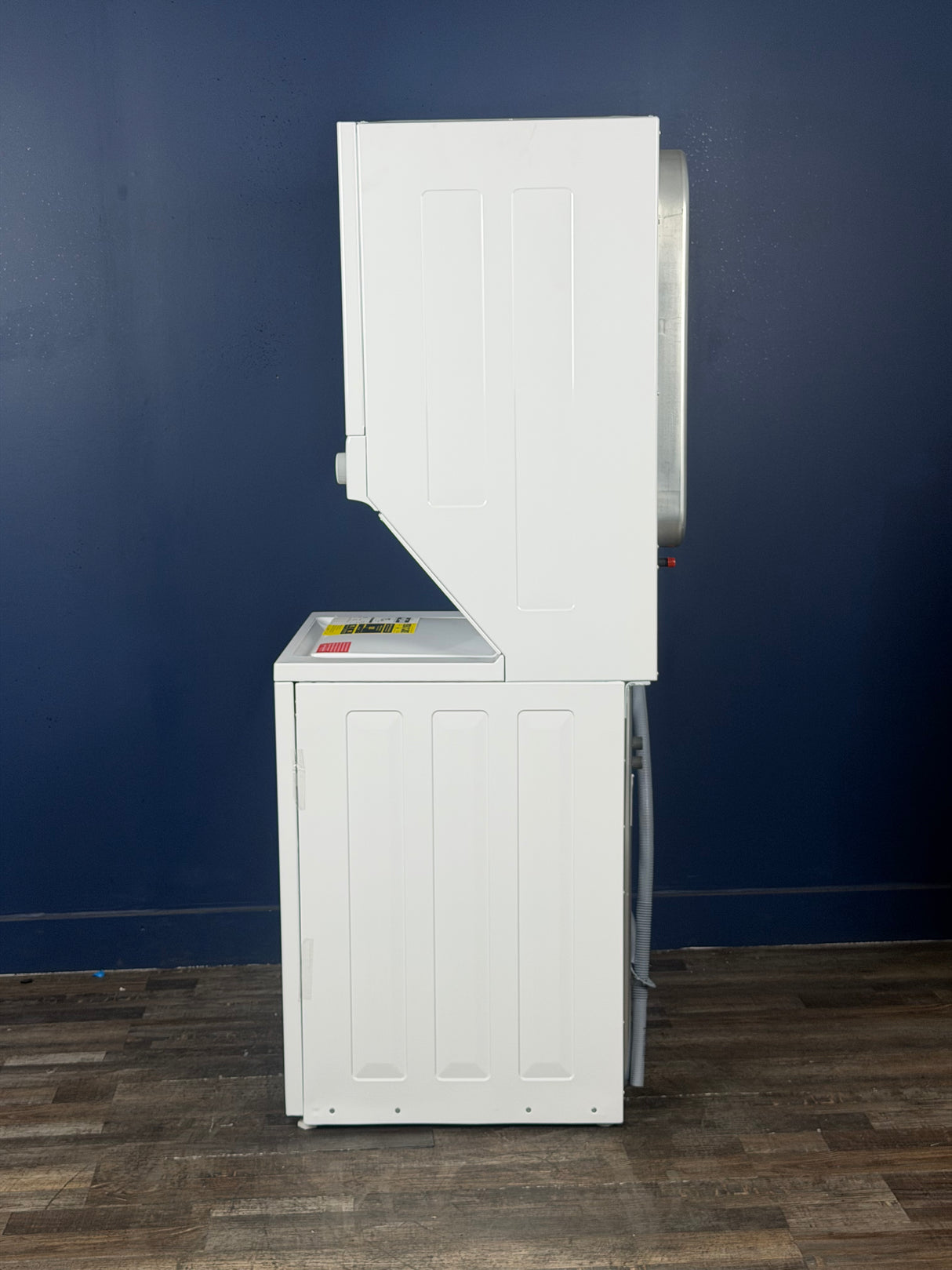 Frigidaire - 3.9 cu. ft. Washer and 5.5 cu. ft. Gas Dryer Combo in White with Quick Wash & Dry Cycle and MaxFill Wash Cycle