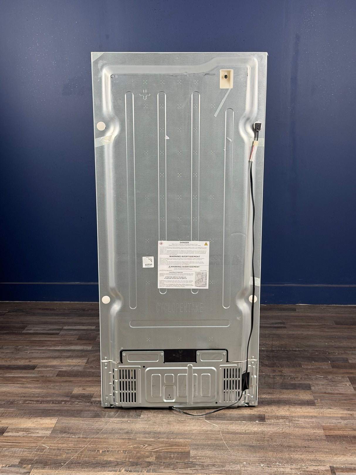 Frigidaire - 30 in. 18.3 cu. ft. Top Freezer Refrigerator, Garage Ready
