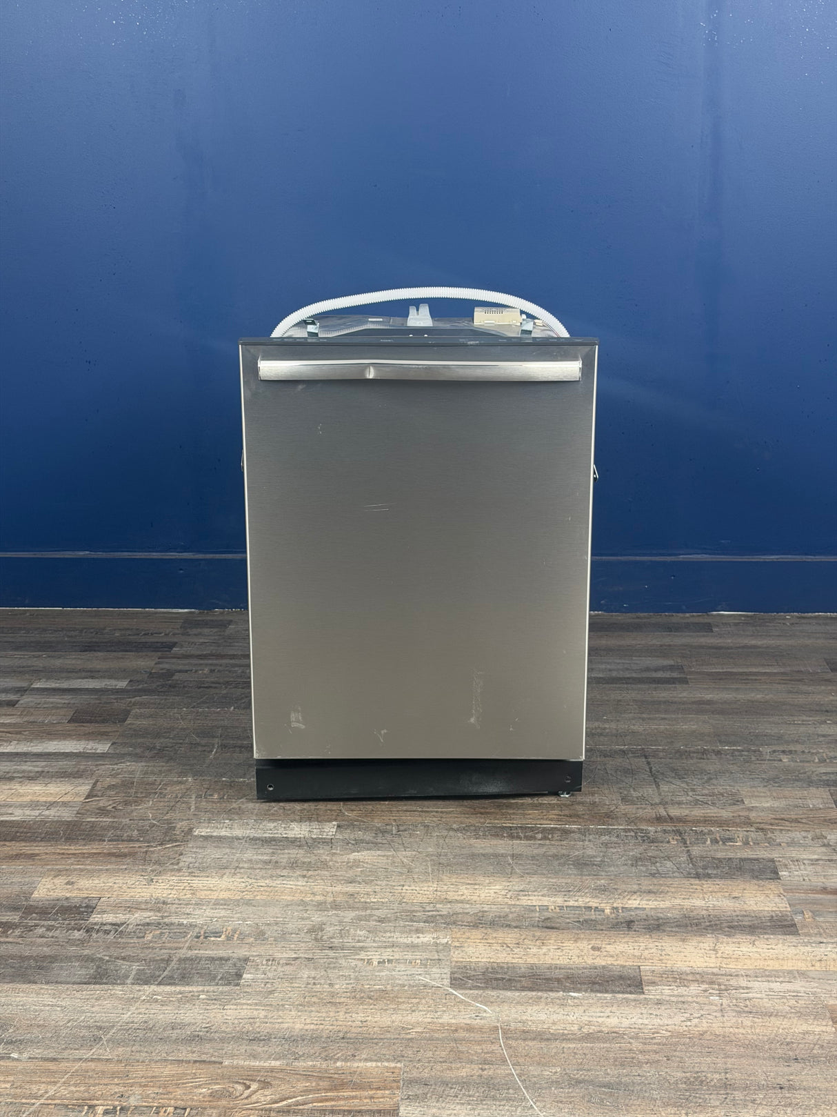 Frigidaire - Gallery 24 in. Stainless Steel Built-In Tall Tub 52 dBA Dishwasher with MaxBoost Dry