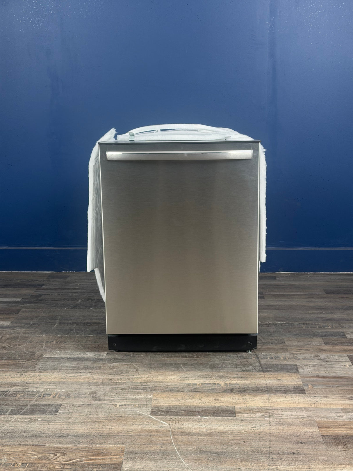 Frigidaire - Gallery 24 in. Stainless Steel Built-In Tall Tub 52 dBA Dishwasher with MaxBoost Dry