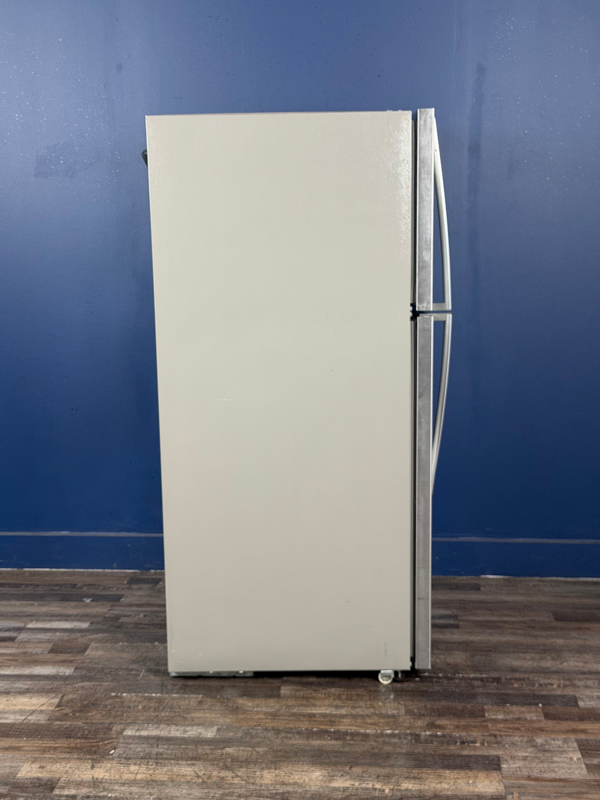 Whirlpool - 18.25 cu. ft. Top Freezer Built-In and Standard Refrigerator in Monochromatic Stainless Steel