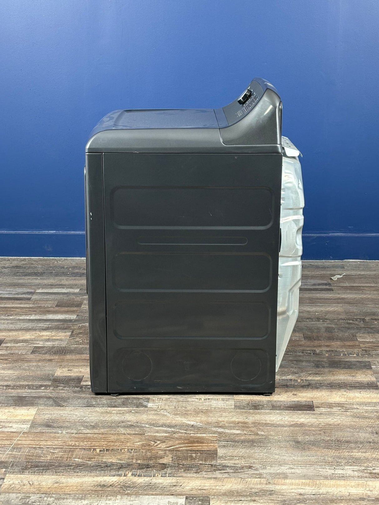 GE - 7.4 cu. ft. vented Front Load Gas Dryer in Diamond Gray with Sensor Dry