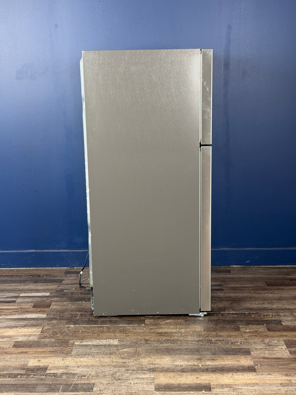 Frigidaire - 30 in. 20 cu. ft. Top Freezer Refrigerator in Smudge-Proof Stainless Steel, Energy Star