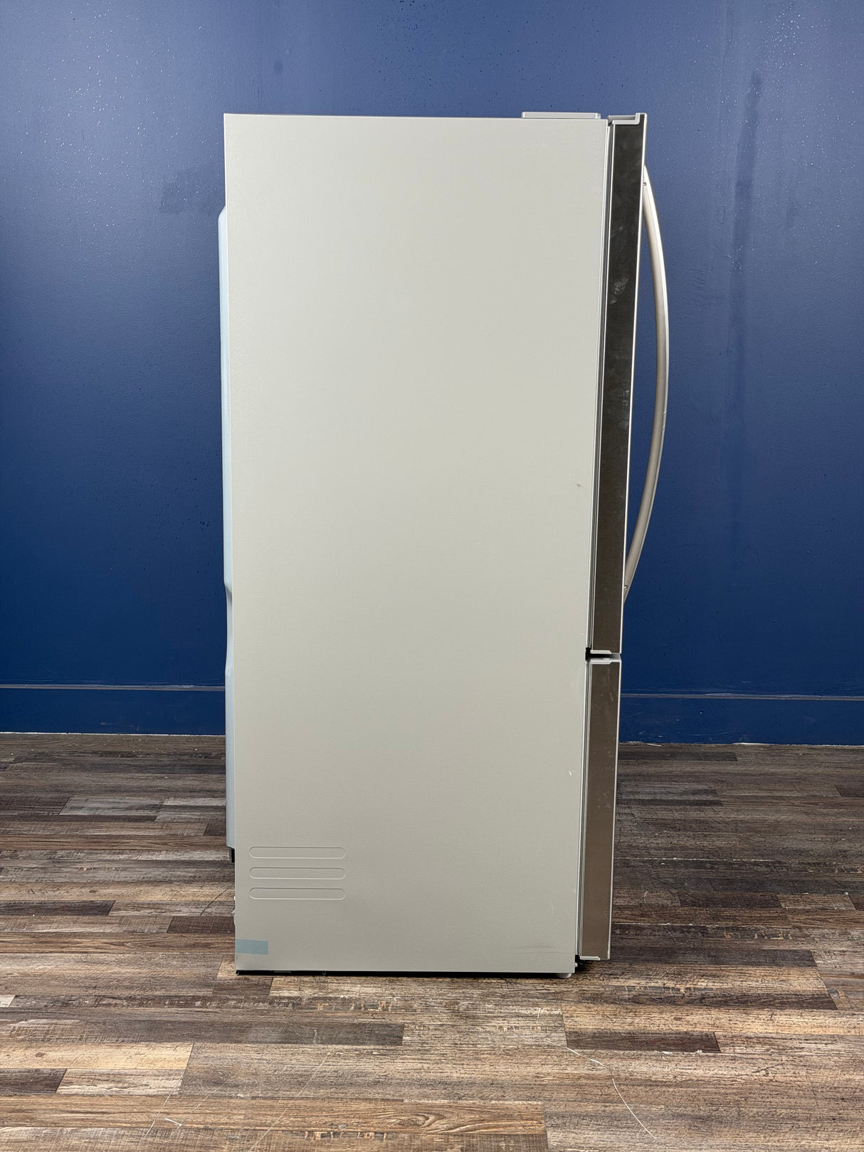 Frigidaire - 30 in. 19 Cu. Ft. Standard-Depth Garage Ready Bottom Freezer Refrigerator in Smudge-Proof Stainless Steel, Energy Star