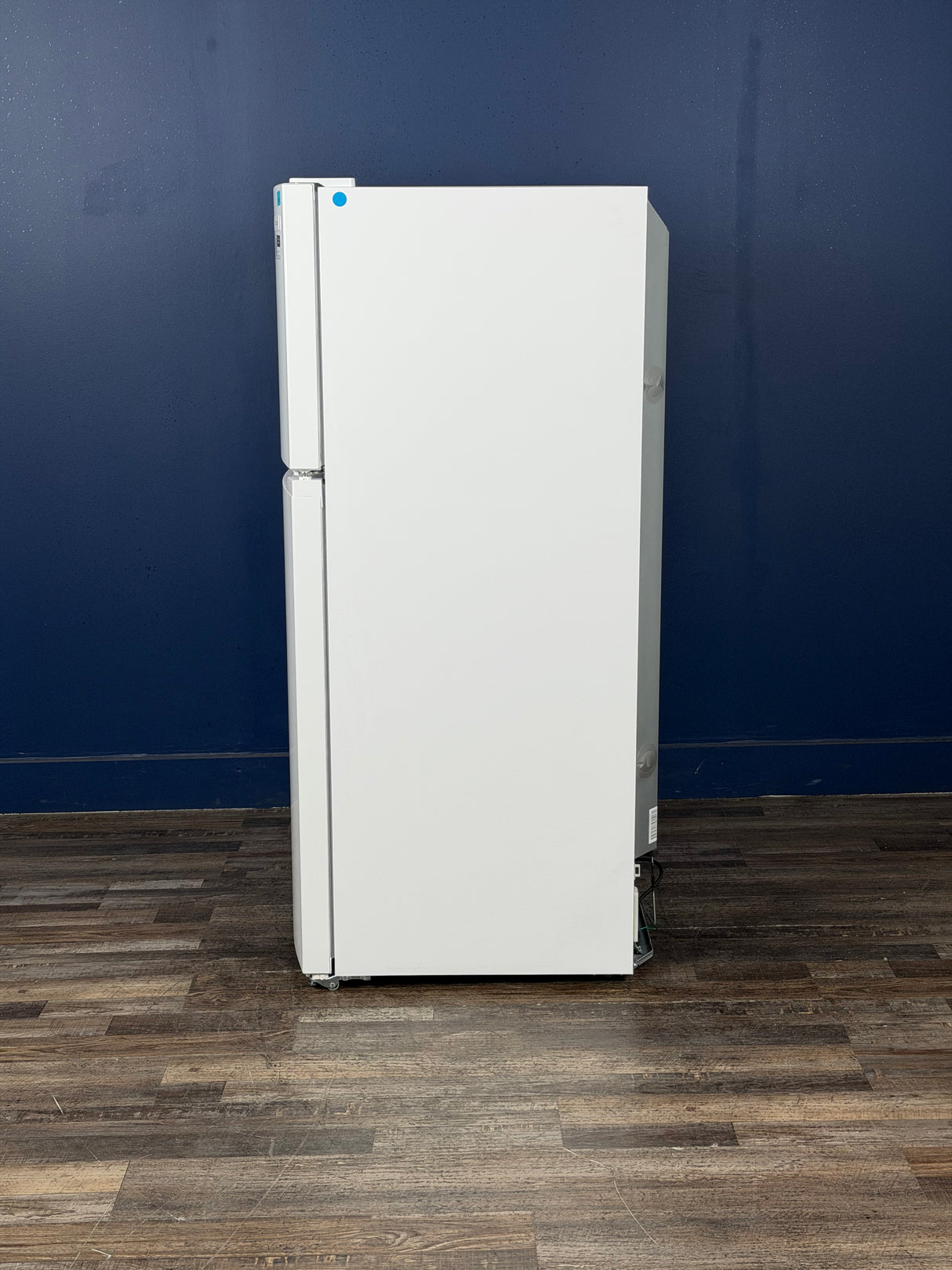 Frigidaire - 27.6 in. 14 cu. ft. Frost Free Top Freezer Refrigerator in White with EvenTemp Cooling System