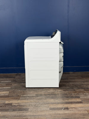 GE - 7.2 cu. ft. vented Electric Dryer in White with Auto Dry and Extended Tumble
