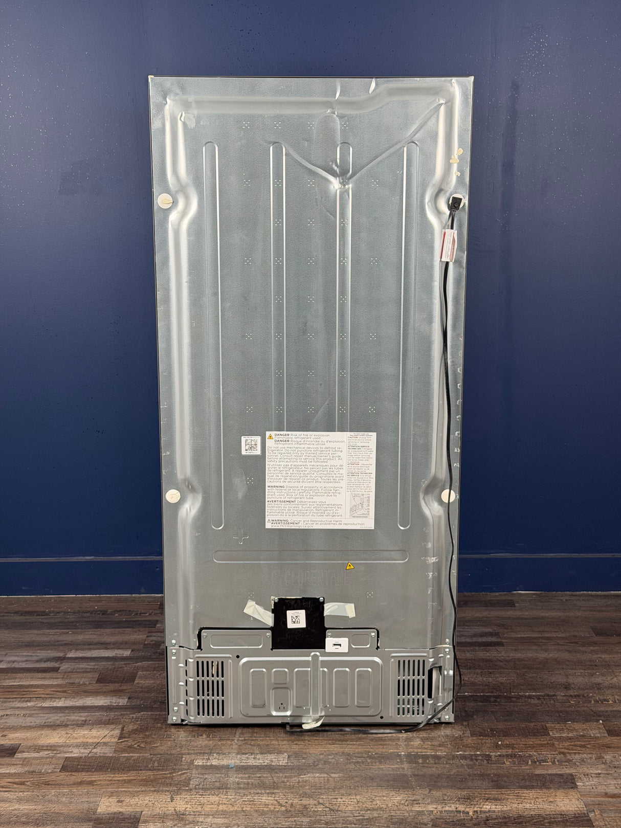 Frigidaire - 32.6 in. 20 cu. ft. Frost Free Defrost, Garage Ready Upright Freezer in Carbon