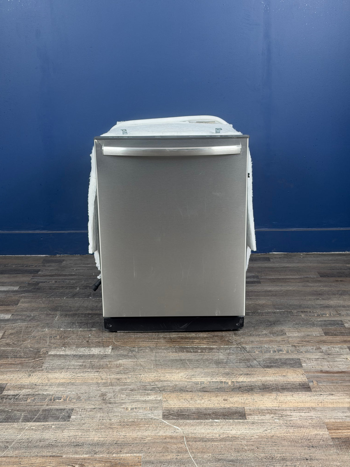 Frigidaire - Gallery 24 in. Stainless Steel Built-In Tall Tub 52 dBA Dishwasher with MaxBoost Dry