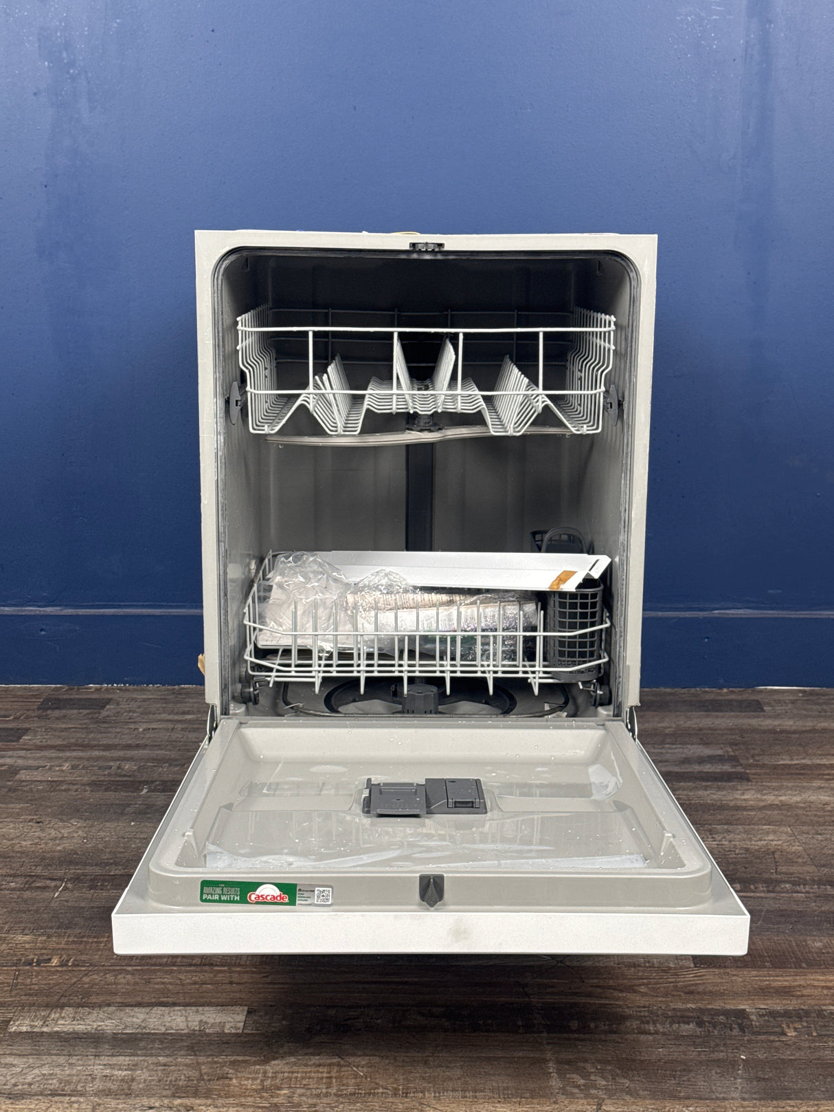 GE - 24 in. Built-In Tall Tub Front Control White Dishwasher with 60 dBA, ENERGY STAR