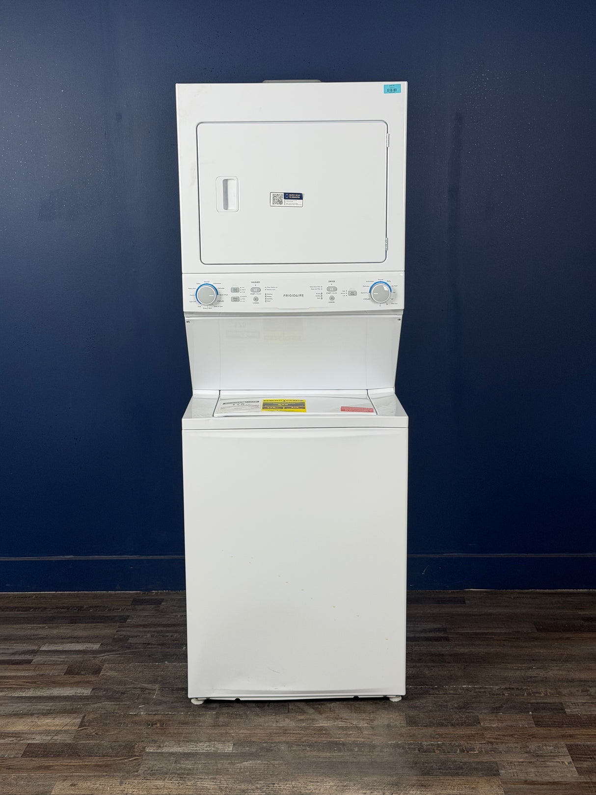 Frigidaire - 3.9 cu. ft. Washer and 5.6 cu. ft. Gas Dryer Combo in White with Quick Wash & Dry Cycle, MaxFill and Long Vent