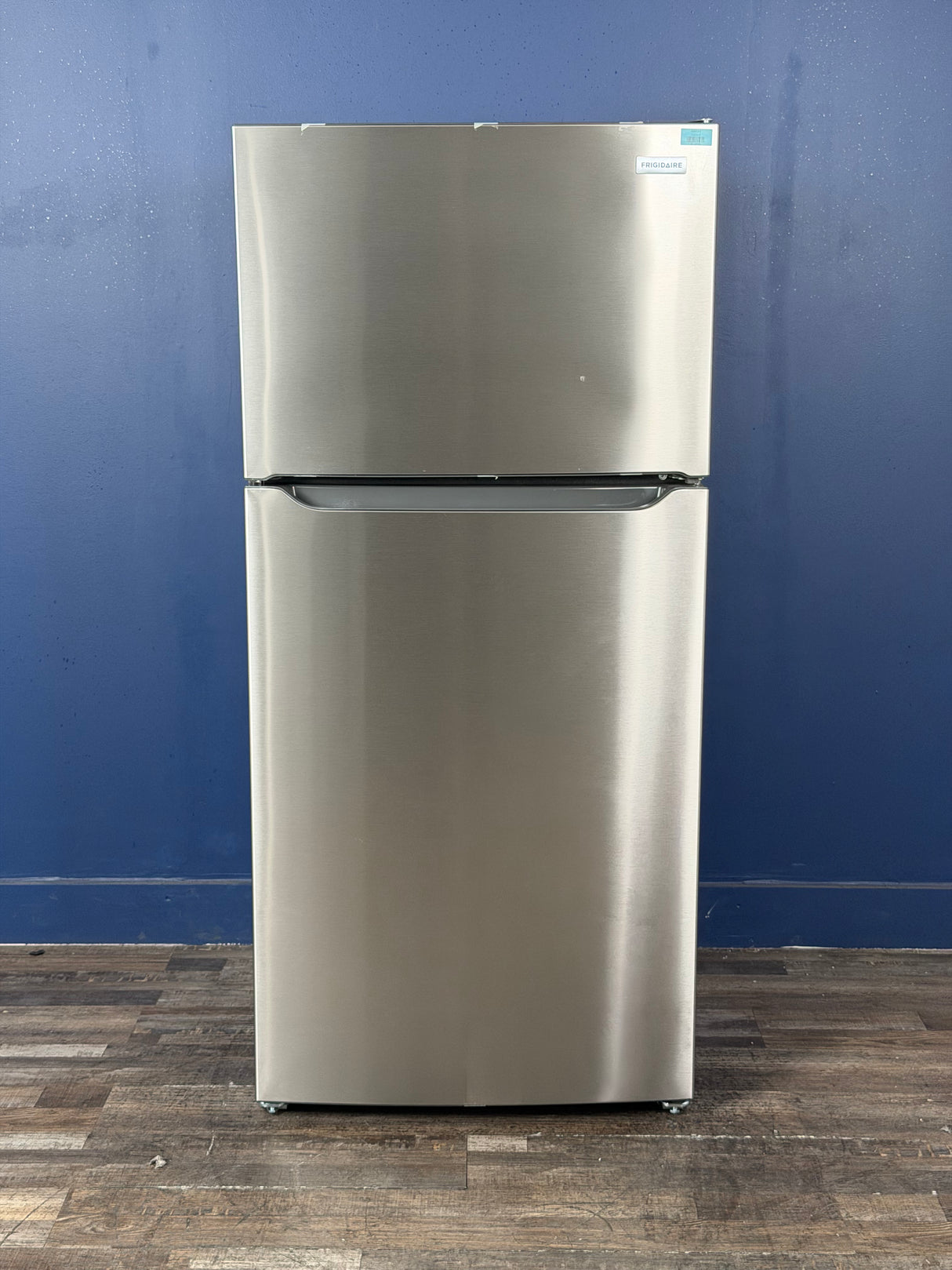 Frigidaire - 18.3 Cu. Ft. 30 inch Top Freezer Refrigerator Stainless Steel Garage Ready
