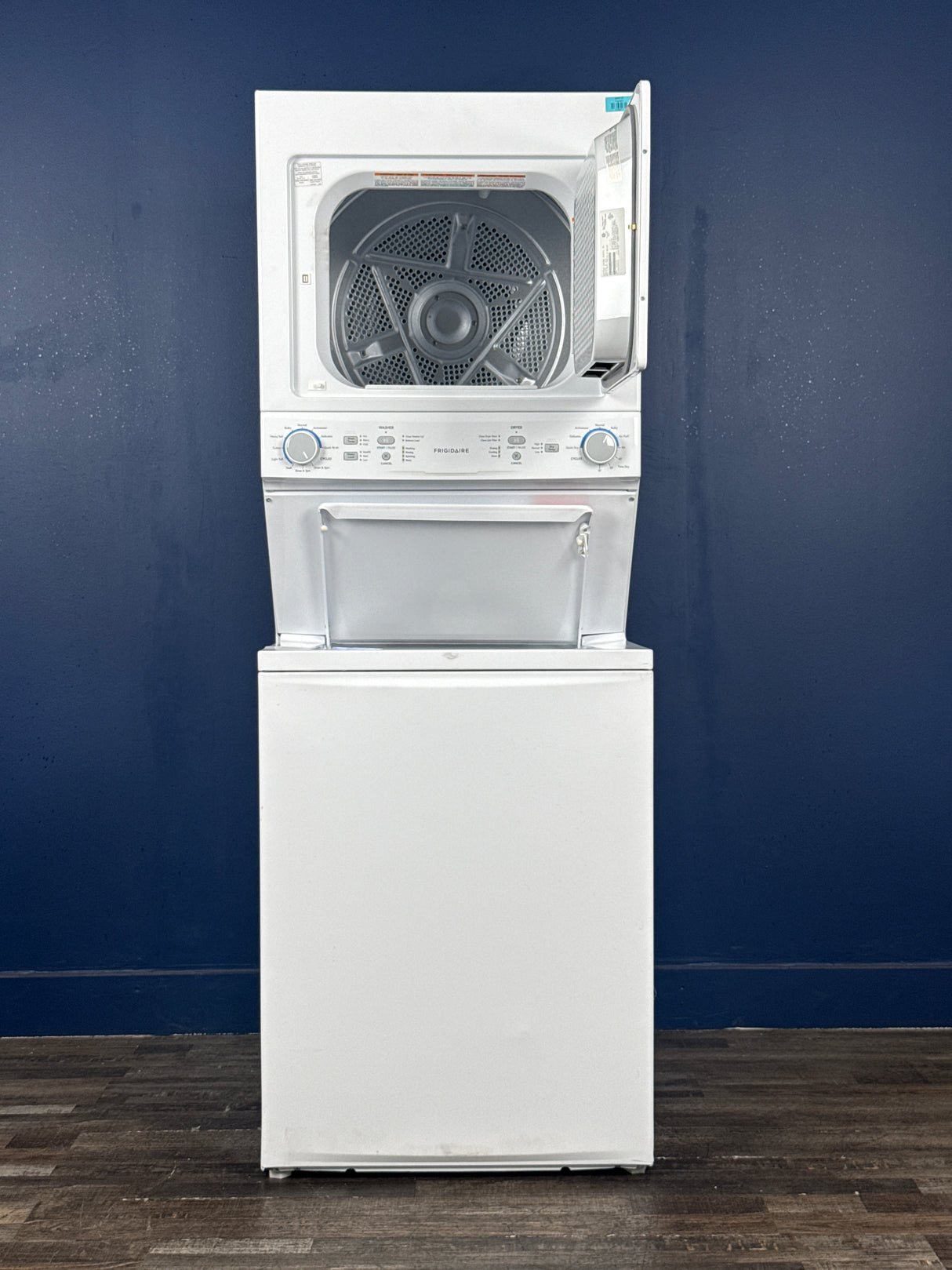 Frigidaire - 3.9 cu. ft. Washer and 5.6 cu. ft. Gas Dryer Combo in White with Quick Wash & Dry Cycle, MaxFill and Long Vent