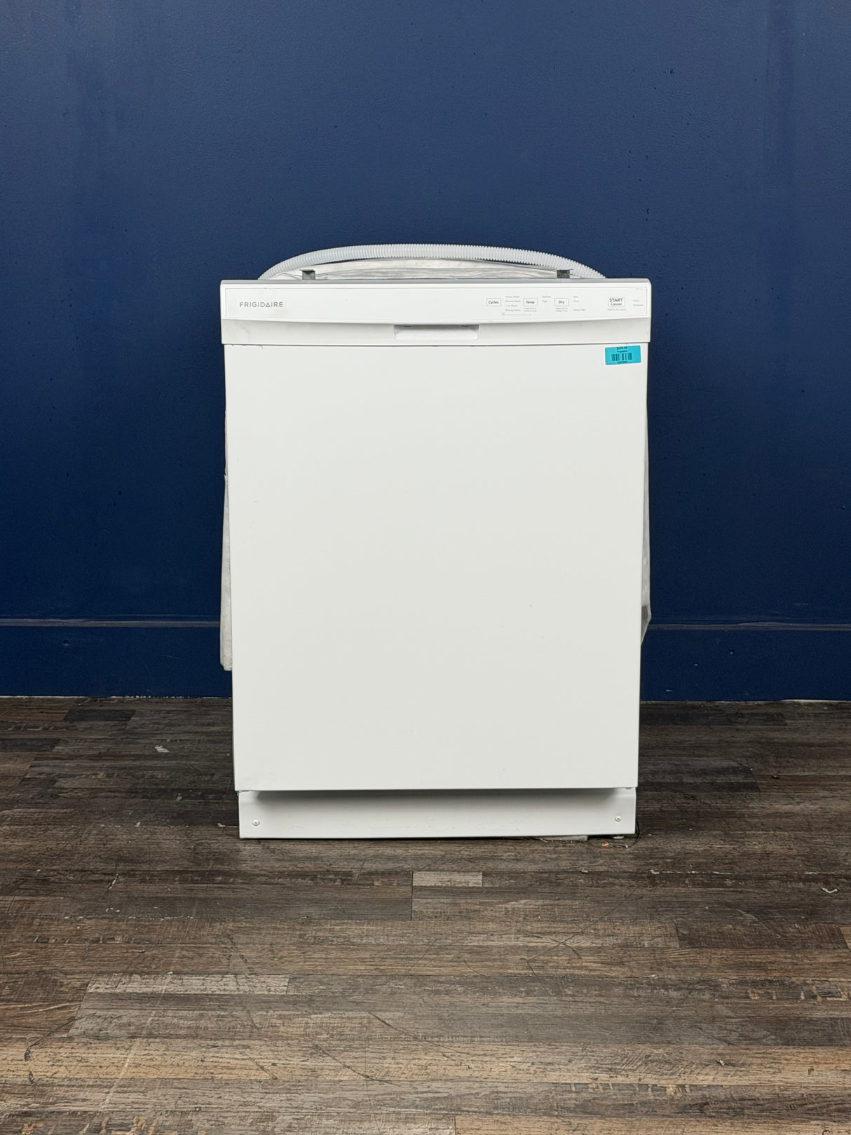 Frigidaire - 24 in Front Control Built-In Tall Tub Dishwasher in White with 4-cycles and DishSense Sensor Technology