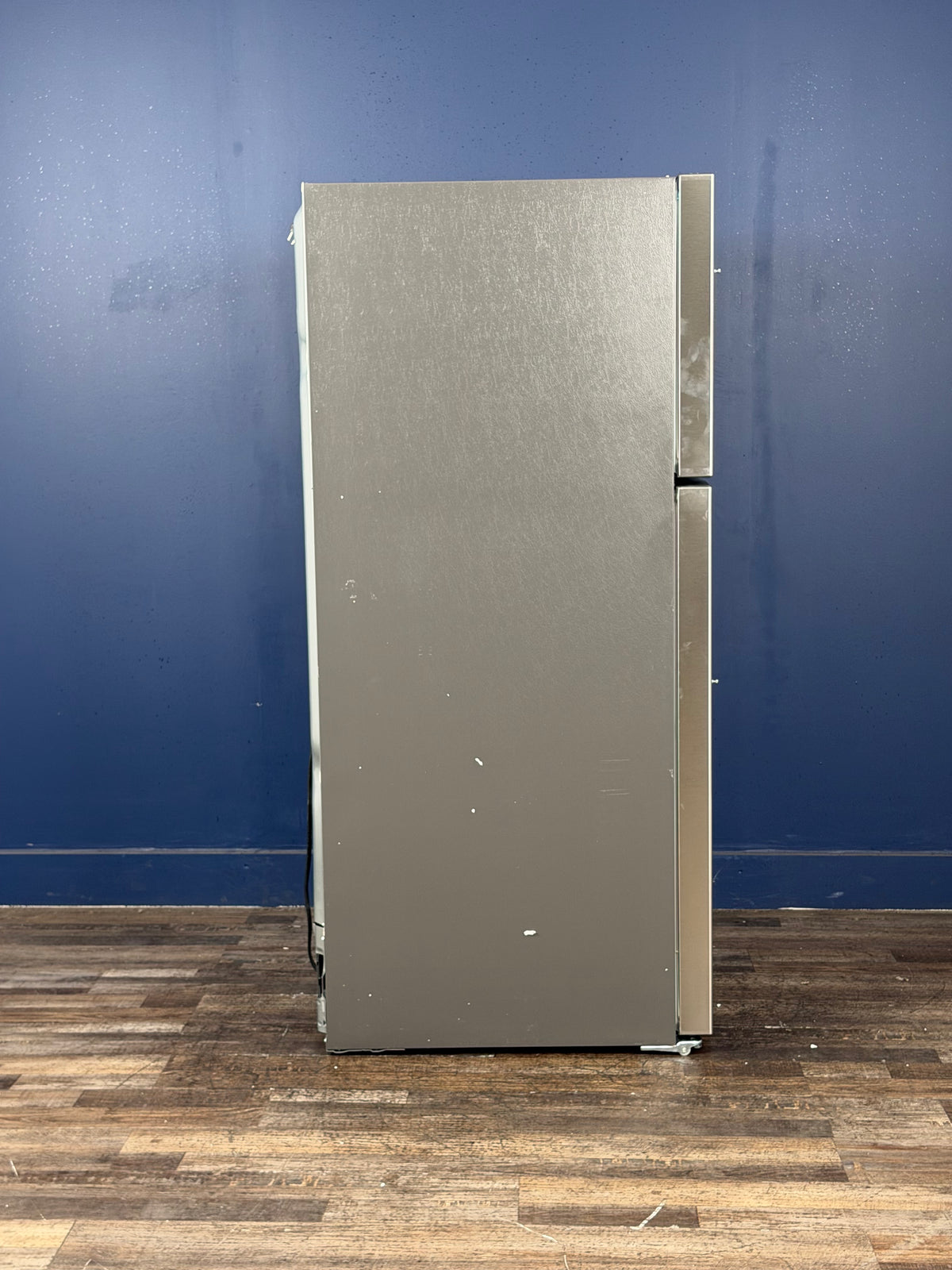 Frigidaire - 30 in. 20 cu. ft. Garage Ready Freestanding Top Freezer Refrigerator in Stainless Steel, ENERGY STAR