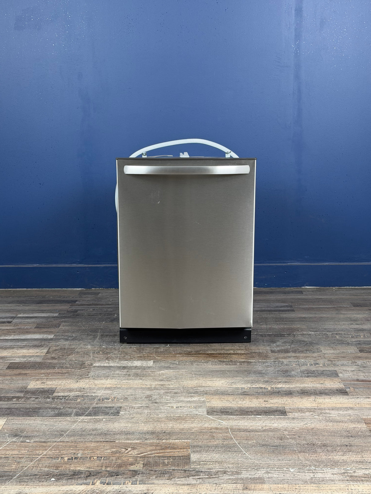 Frigidaire - 24 in Top Control Built in-Tall Tub 52 dBA Dishwasher with Plastic Tub in Stainless Steel with 4-cycles