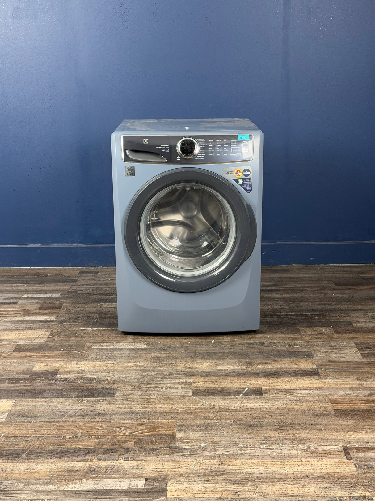Electrolux - 4.5 Cu. Ft. Front Load Washer in Denim Blue