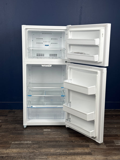Frigidaire - 27.6 in. 14 cu. ft. Top Freezer Refrigerator in White, ENERGY STAR