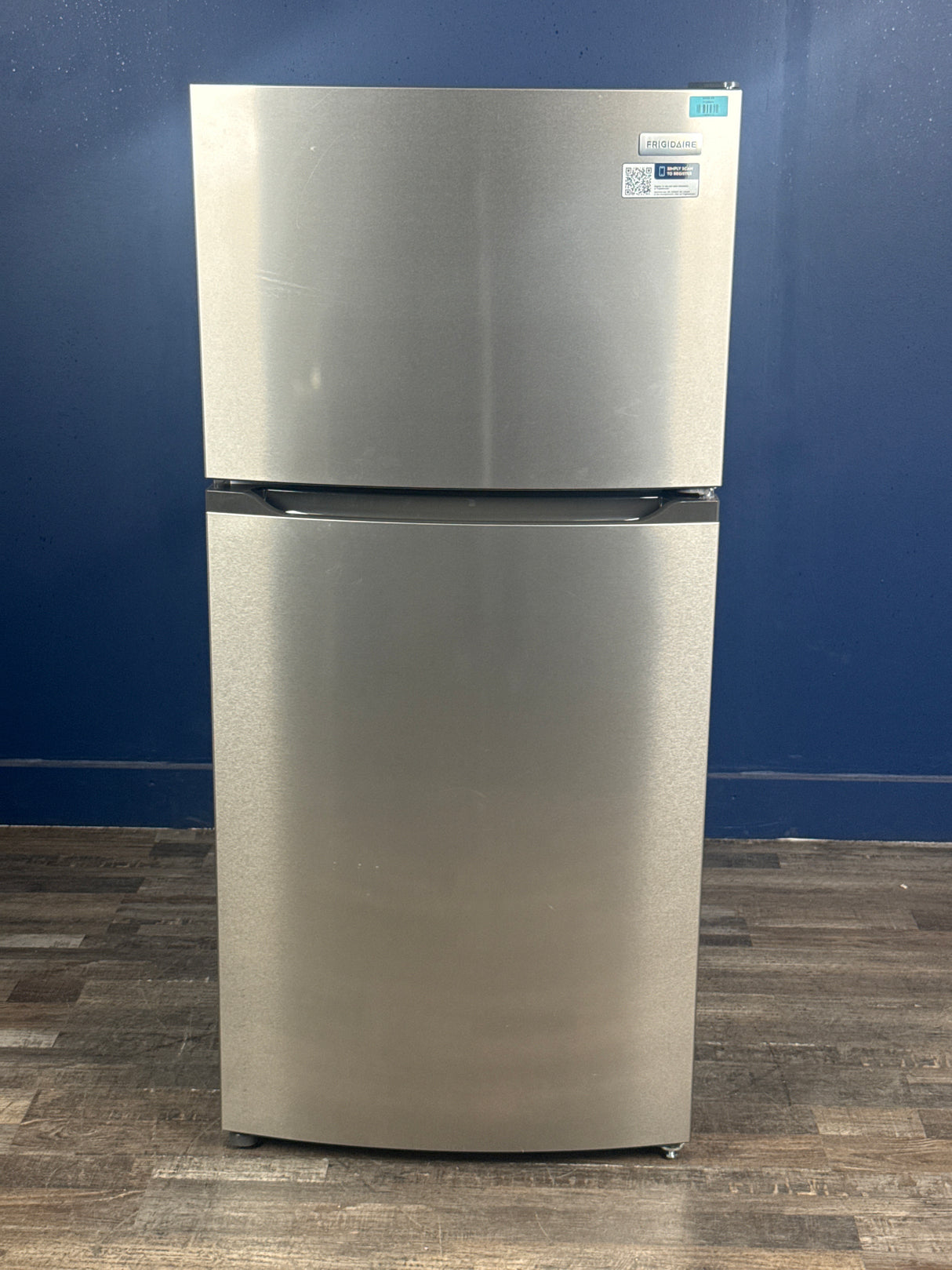 Frigidaire - 27.6 in. 14 cu. ft. Top Freezer Refrigerator in Fingerprint-Resistant Stainless Look, ENERGY STAR