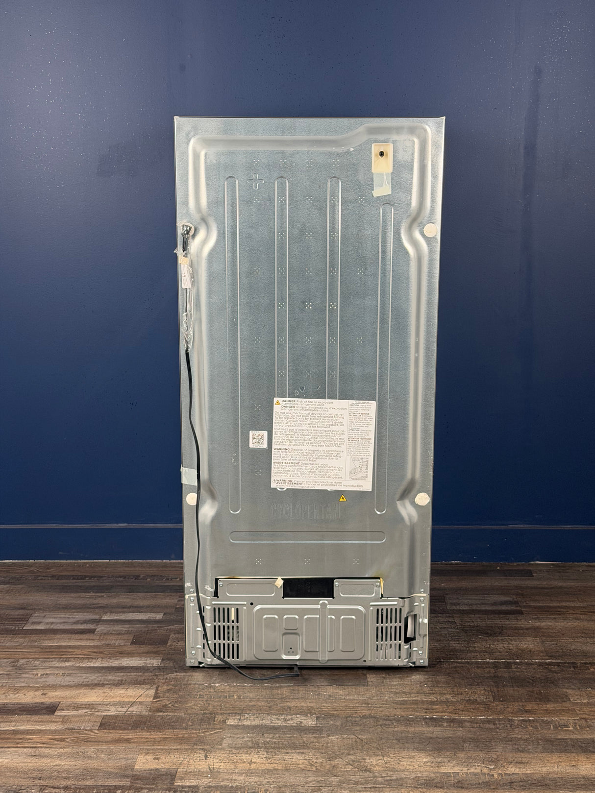 Frigidaire - 30 in. 20 cu. ft. Garage Ready Top Freezer Refrigerator in Stainless Steel