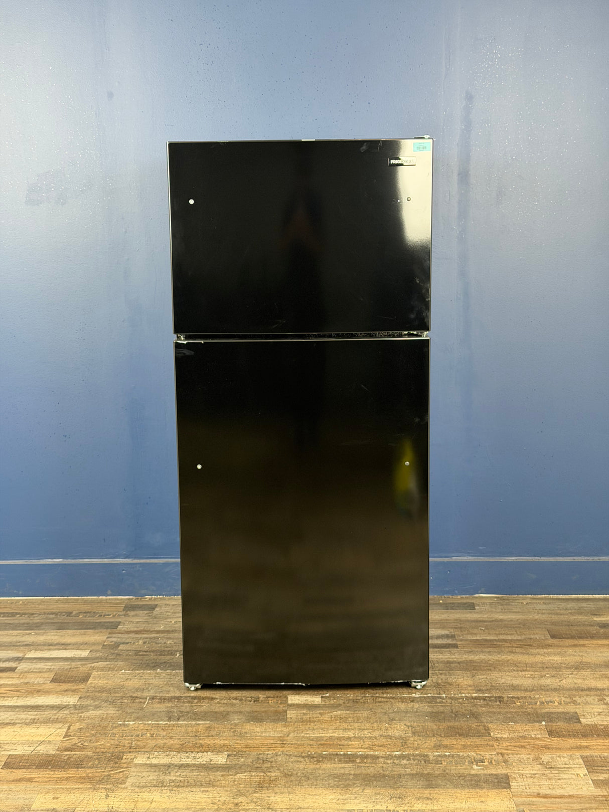 Frigidaire - 30 in. 20 cu. ft. Garage Ready Freestanding Top Freezer Refrigerator in Black, ENERGY STAR