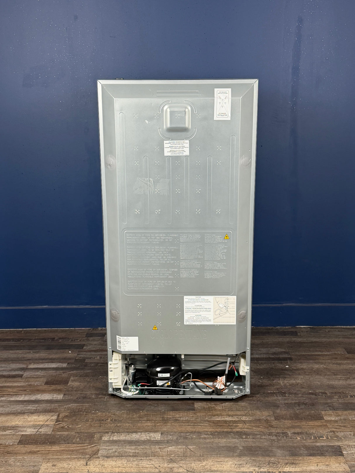 Frigidaire - 27.6 in. 14 cu. ft. Top Freezer Refrigerator in Fingerprint-Resistant Stainless Look, ENERGY STAR