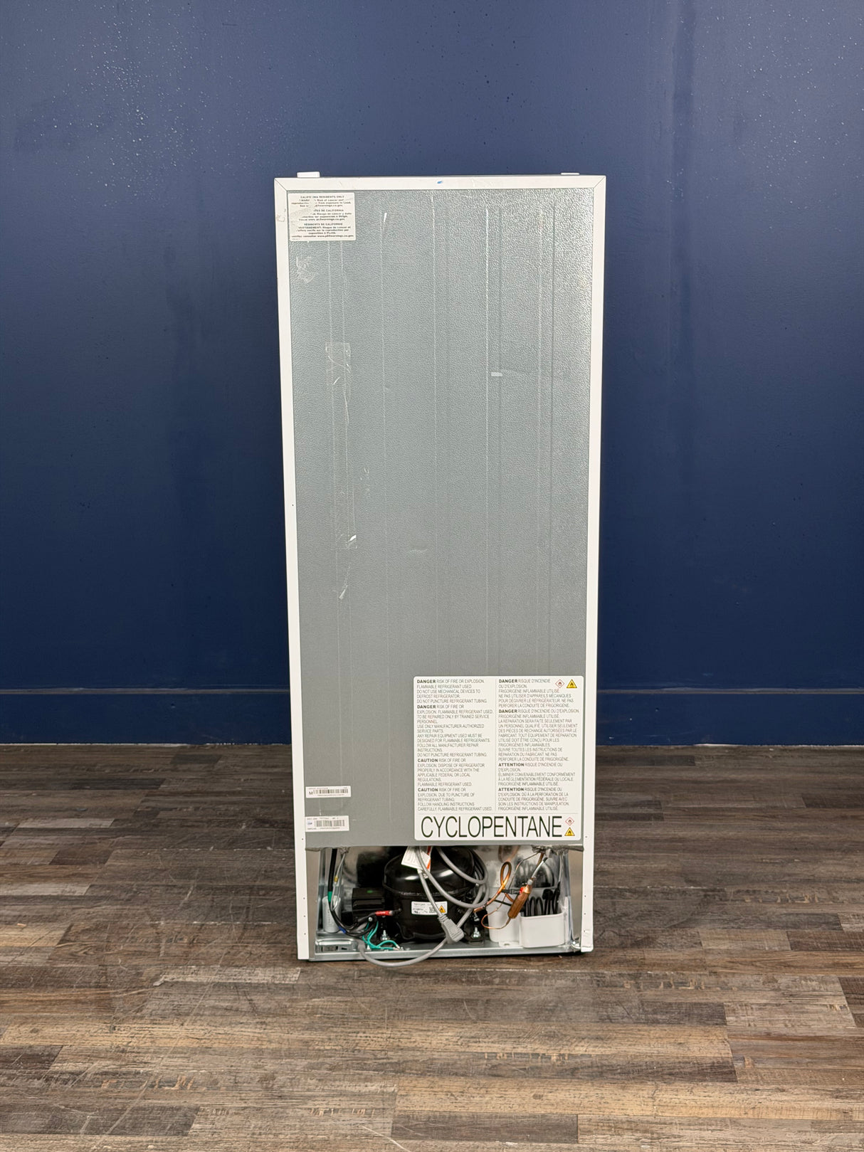 Frigidaire - 7 cu. ft. Garage Ready Convertible Upright Freezer in White with Reversible Door