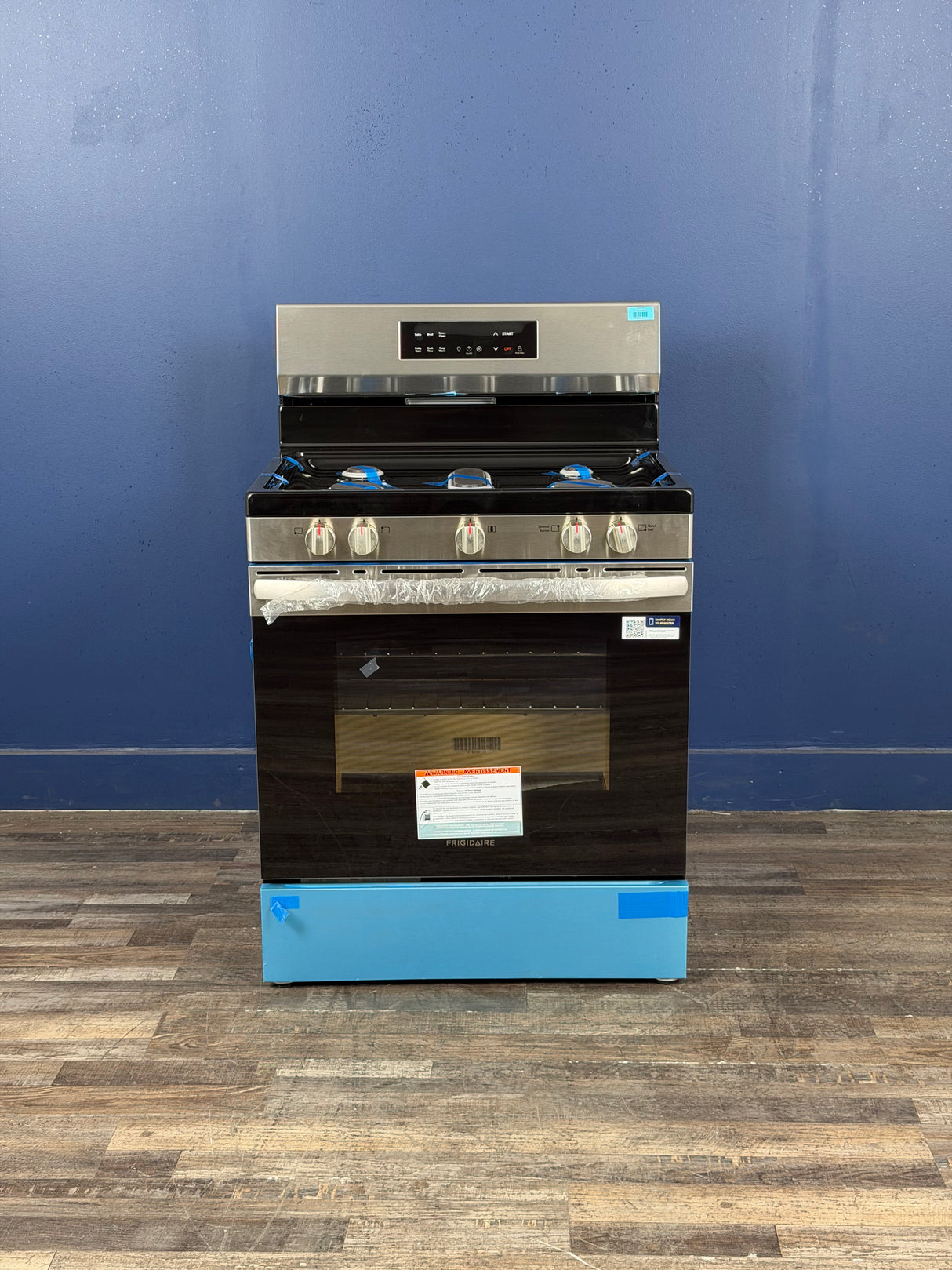 Frigidaire - 30 in 5 Burner Freestanding Gas Range in Stainless Steel with Quick Boil and Steam Clean