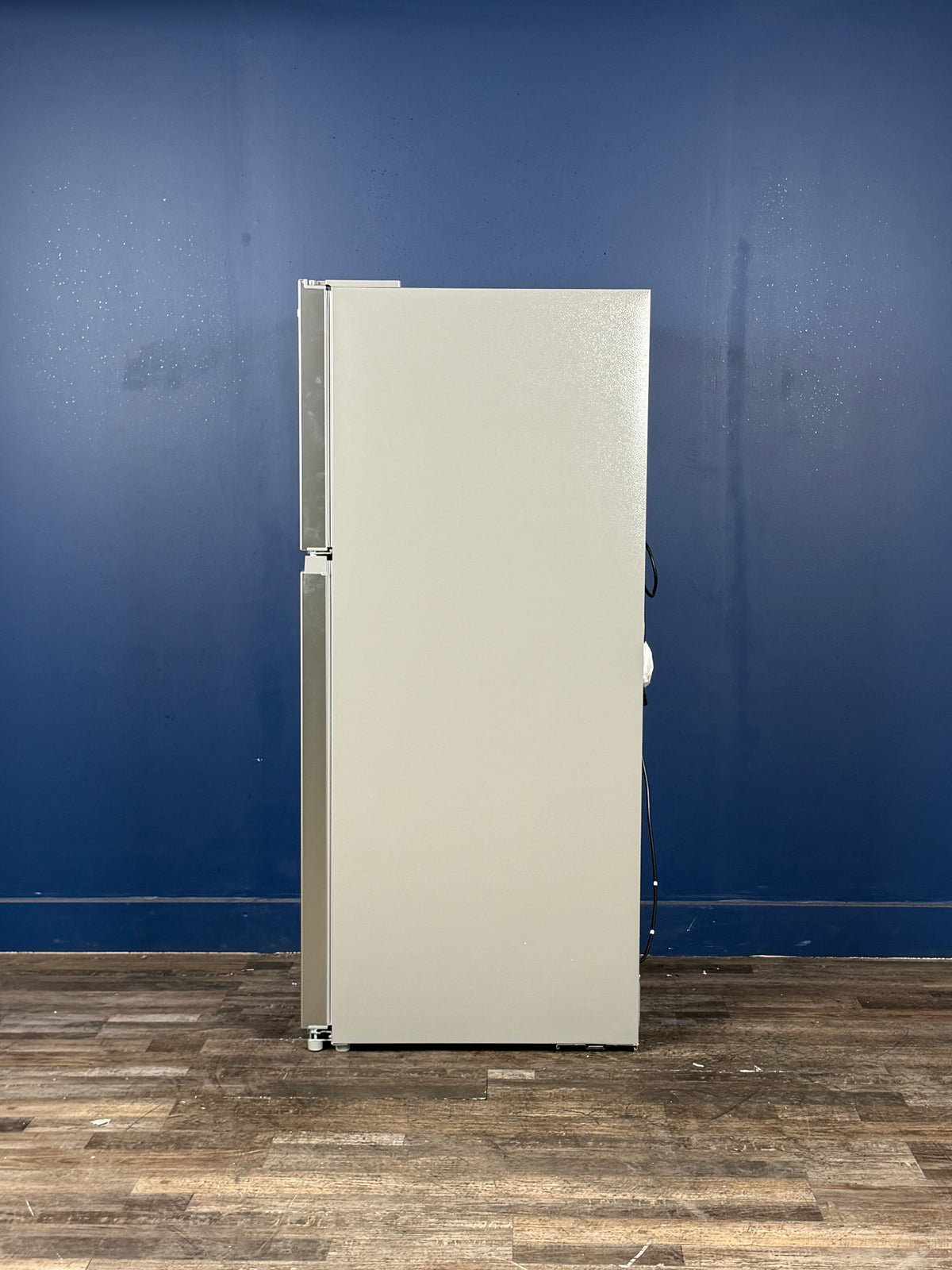 Frigidaire - 29.7 in 19 cu. ft. Standard Depth Garage Ready Top Freezer Refrigerator in Fingerprint-Resistant Stainless Steel Look