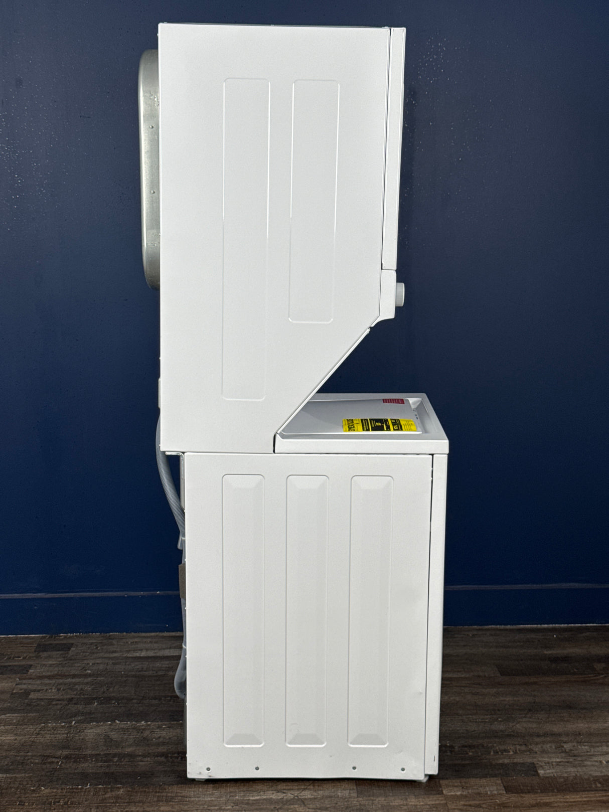 Frigidaire - 3.9 cu. ft. Washer and 5.6 cu. ft. Gas Dryer Combo in White with Quick Wash & Dry Cycle, MaxFill and Long Vent