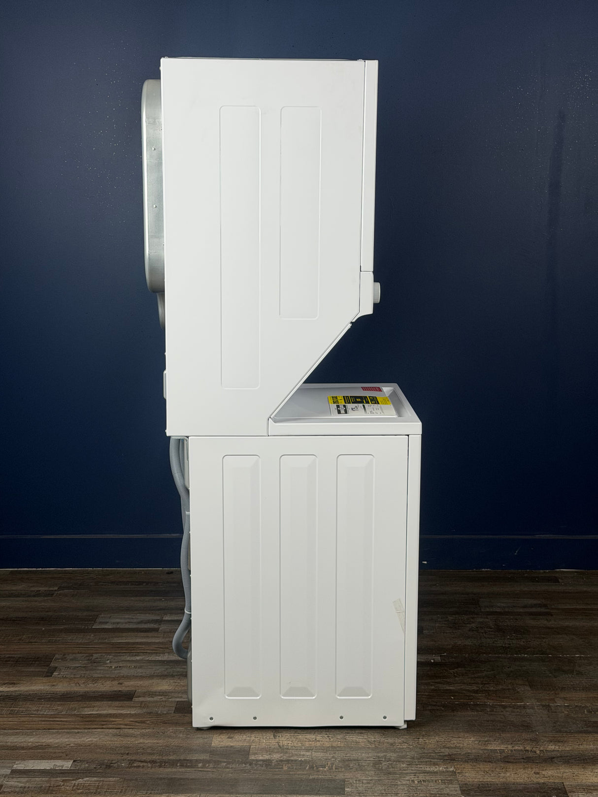 Frigidaire - 3.9 cu. ft. Washer and 5.5 cu. ft. Gas Dryer Combo in White with Quick Wash & Dry Cycle and MaxFill Wash Cycle