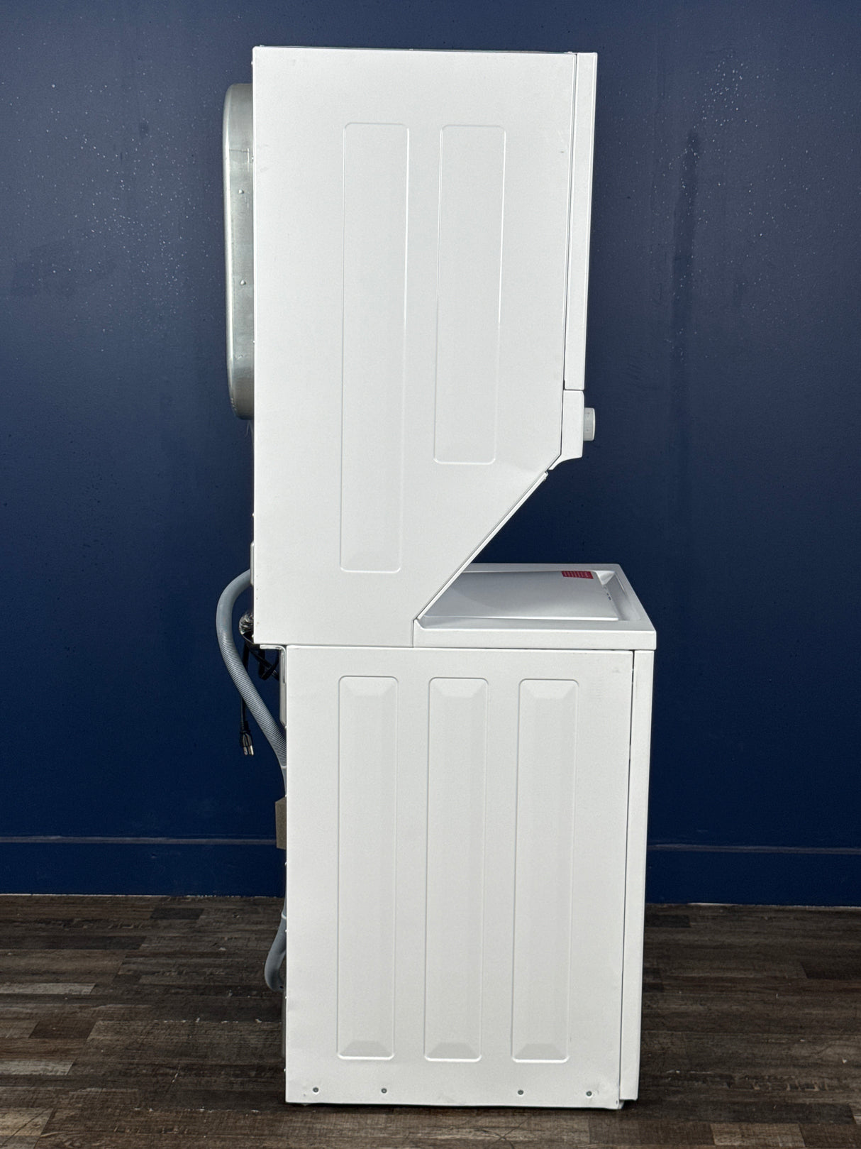 Frigidaire - 3.9 cu. ft. Washer and 5.6 cu. ft. Gas Dryer Combo in White with Quick Wash & Dry Cycle, MaxFill and Long Vent