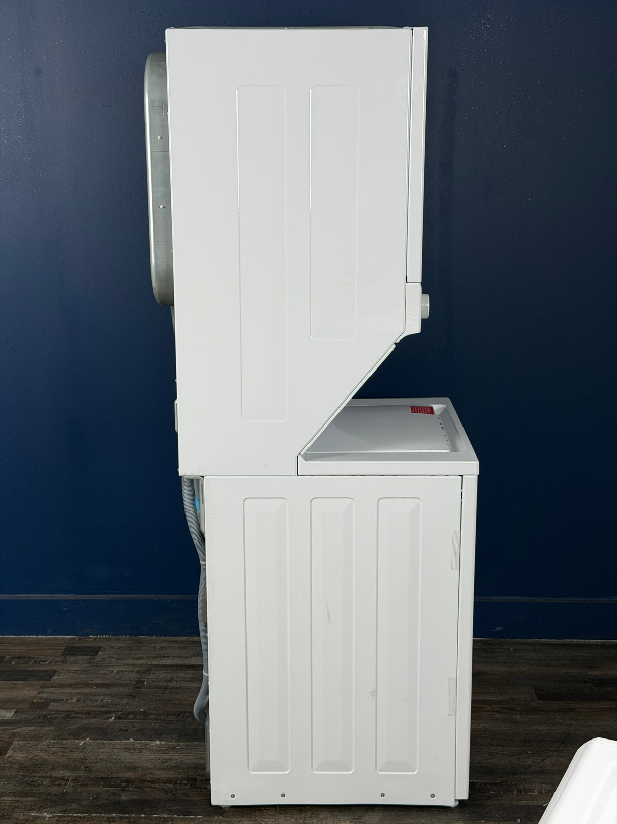 Frigidaire - 3.9 cu. ft. Washer and 5.6 cu. ft. Gas Dryer Combo in White with Quick Wash & Dry Cycle, MaxFill and Long Vent