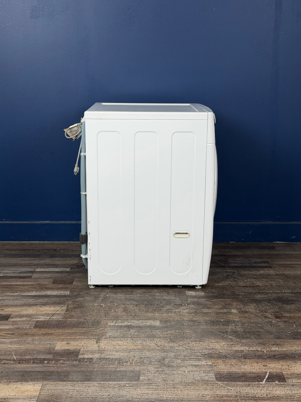 LG - 4.5 Cu. Ft. Stackable Front Load Washer in White with Coldwash Technology