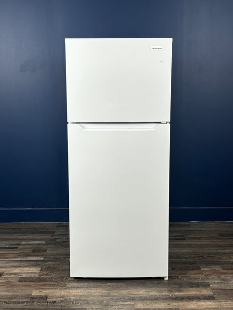 Frigidaire - 28 in. 18 cu. ft. Top Freezer Refrigerator in White, ENERGY STAR