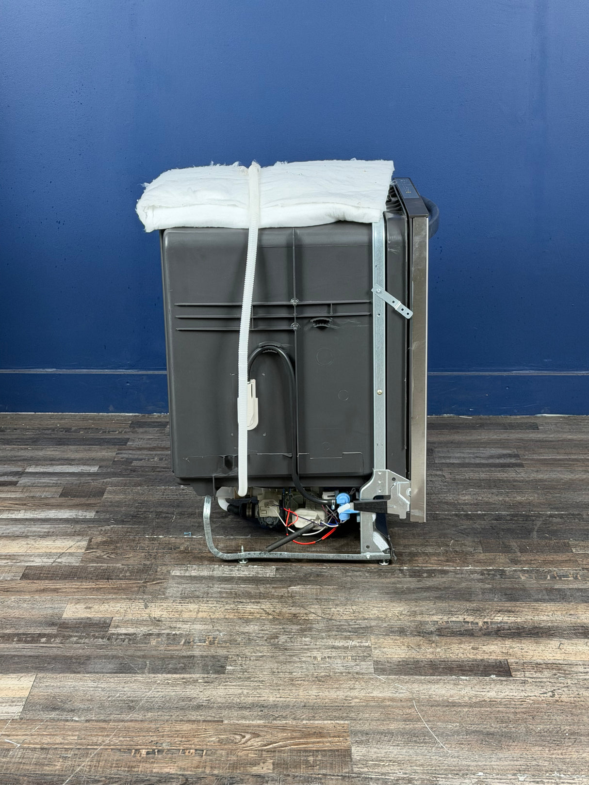 Frigidaire - 24 in Top Control Built in-Tall Tub 52 dBA Dishwasher with Plastic Tub in Stainless Steel with 4-cycles