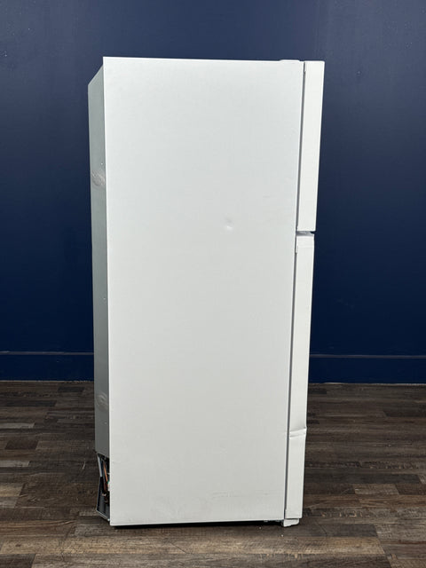 Frigidaire - 27.6 in. 14 cu. ft. Top Freezer Refrigerator in White, ENERGY STAR