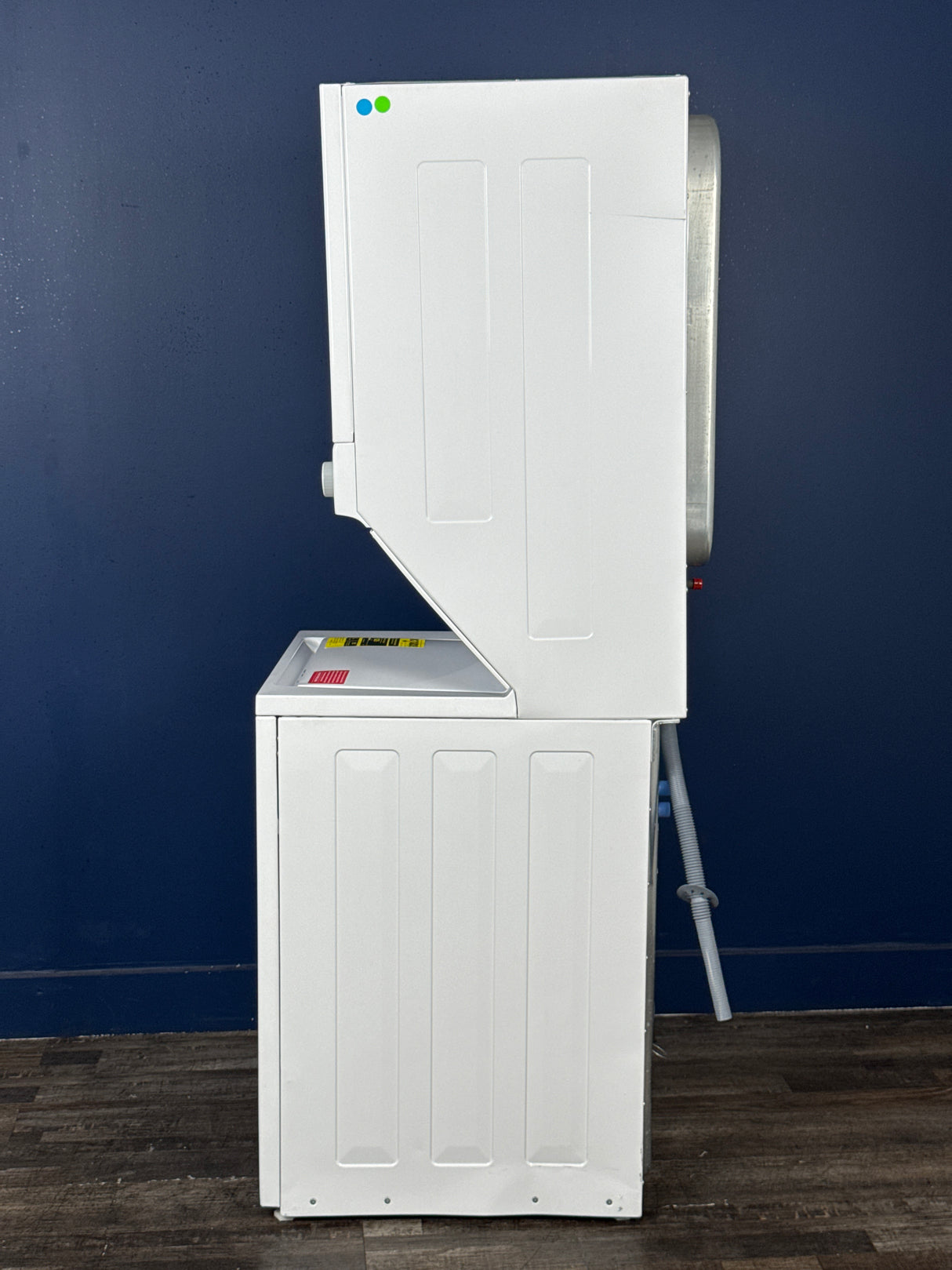 Frigidaire - 3.9 cu. ft. Washer and 5.6 cu. ft. Gas Dryer Combo in White with Quick Wash & Dry Cycle, MaxFill and Long Vent