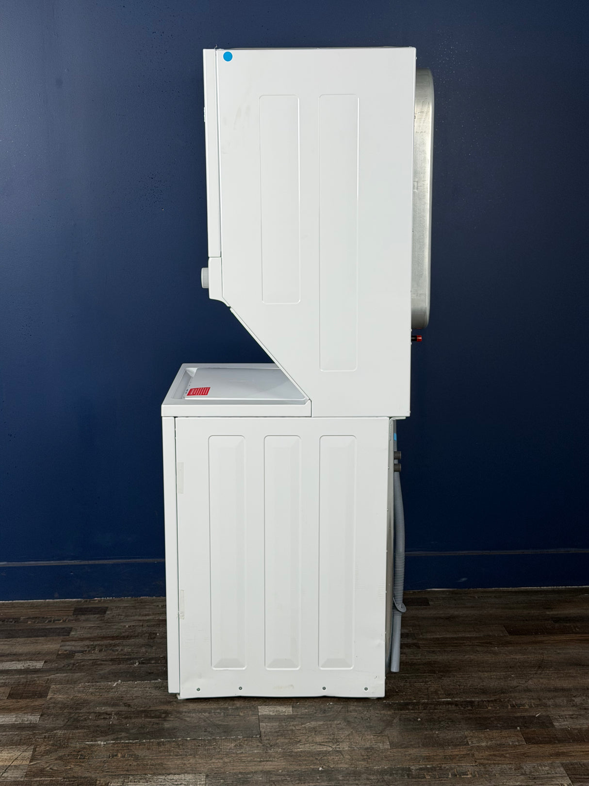 Frigidaire - 3.9 cu. ft. Washer and 5.6 cu. ft. Gas Dryer Combo in White with Quick Wash & Dry Cycle, MaxFill and Long Vent