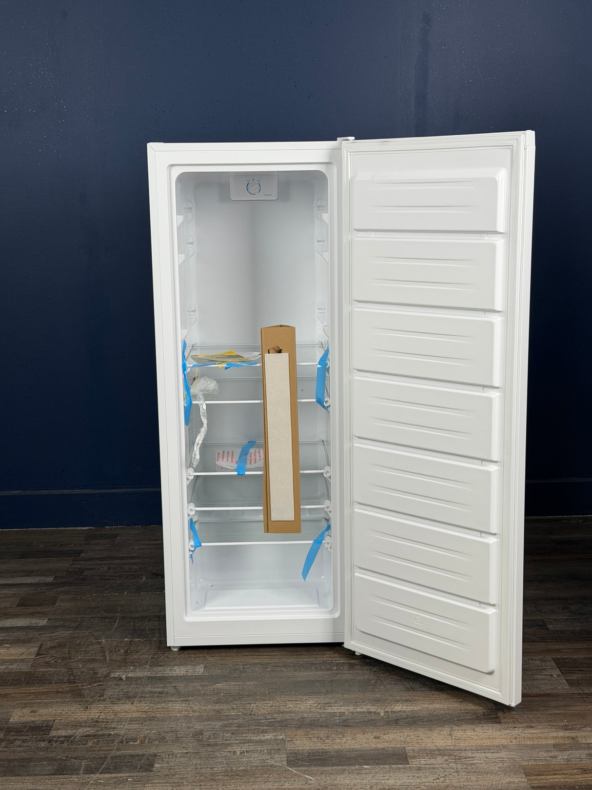 Frigidaire - 7 cu. ft. Garage Ready Convertible Upright Freezer in White with Reversible Door
