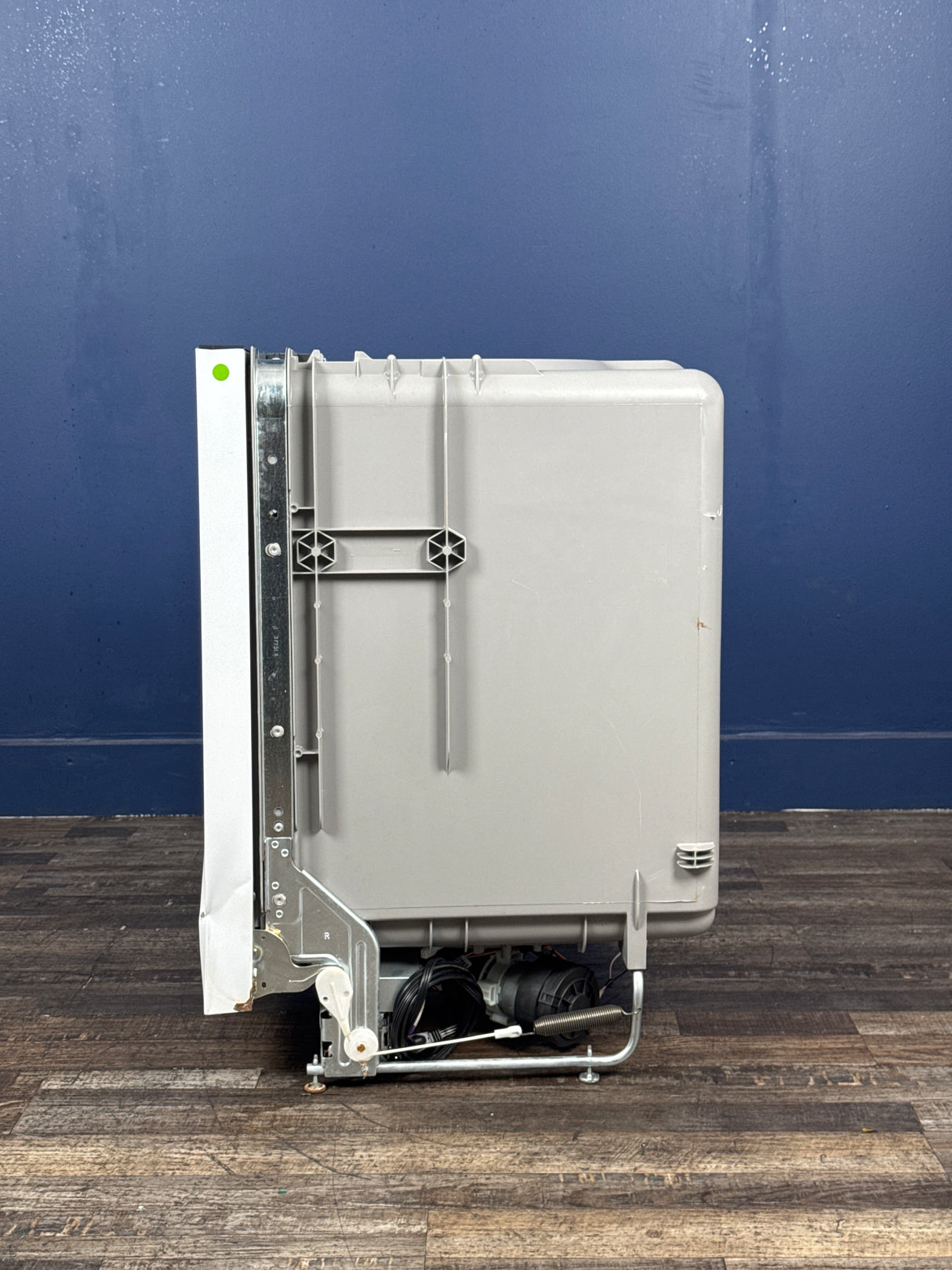 GE - 24 in. Built-In Tall Tub Top Control White Dishwasher w/3rd Rack, Bottle Jets, 50 dBA