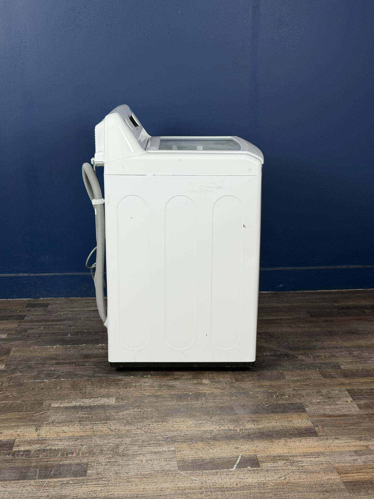 LG - 4.1 cu. ft. Top Load Washer in White with 4-way Agitator, NeveRust Drum, SlamProof Glass Lid, and True Balance