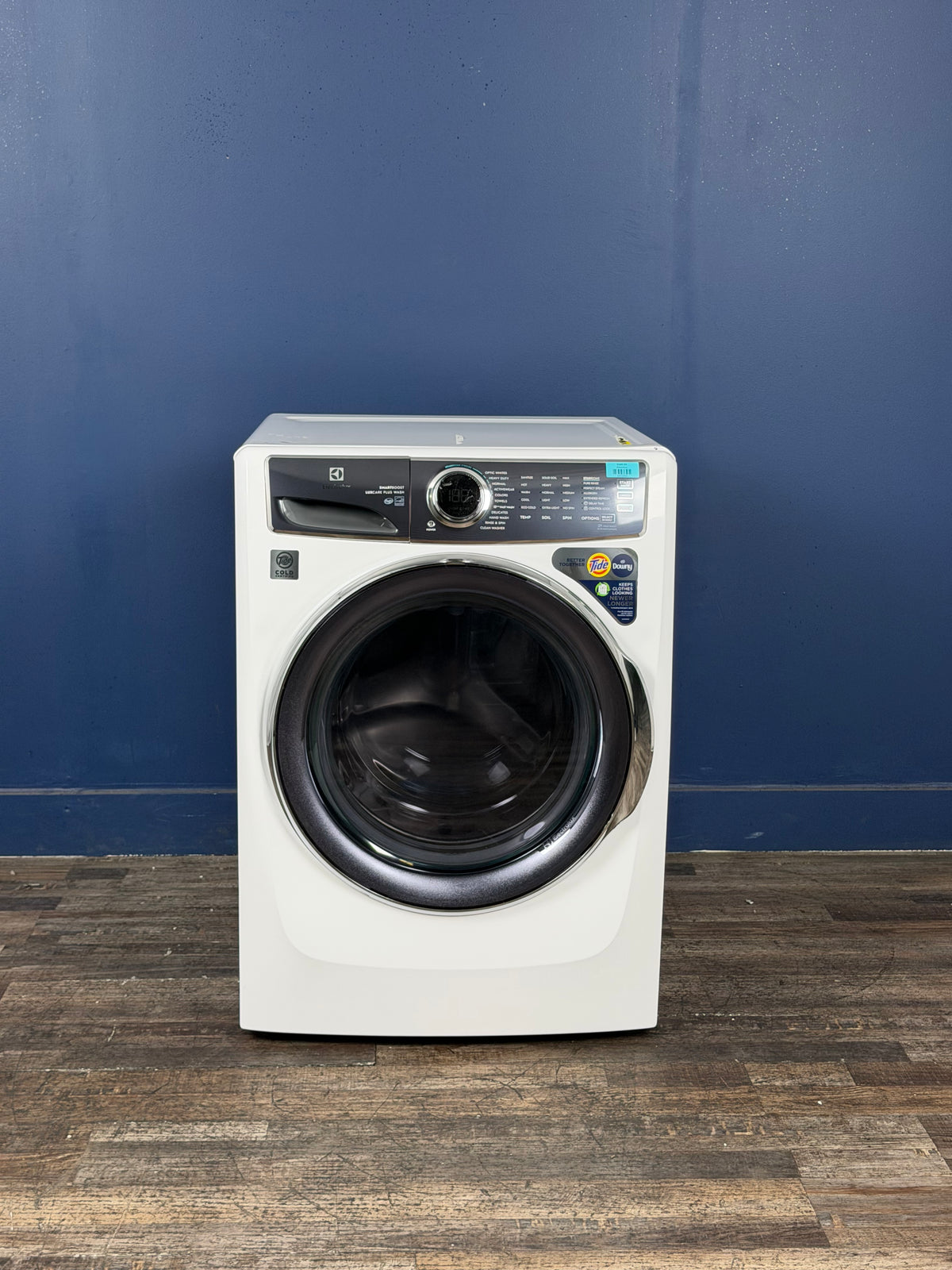 Electrolux - 27 in. W 4.5 cu. ft. Front Load Washer with SmartBoost, LuxCare Plus Wash System, Perfect Steam, ENERGY STAR in White
