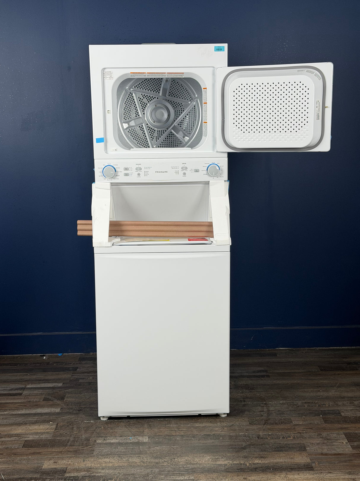 Frigidaire - 3.9 cu. ft. Washer and 5.5 cu. ft. Gas Dryer Combo in White with Quick Wash & Dry Cycle and MaxFill Wash Cycle
