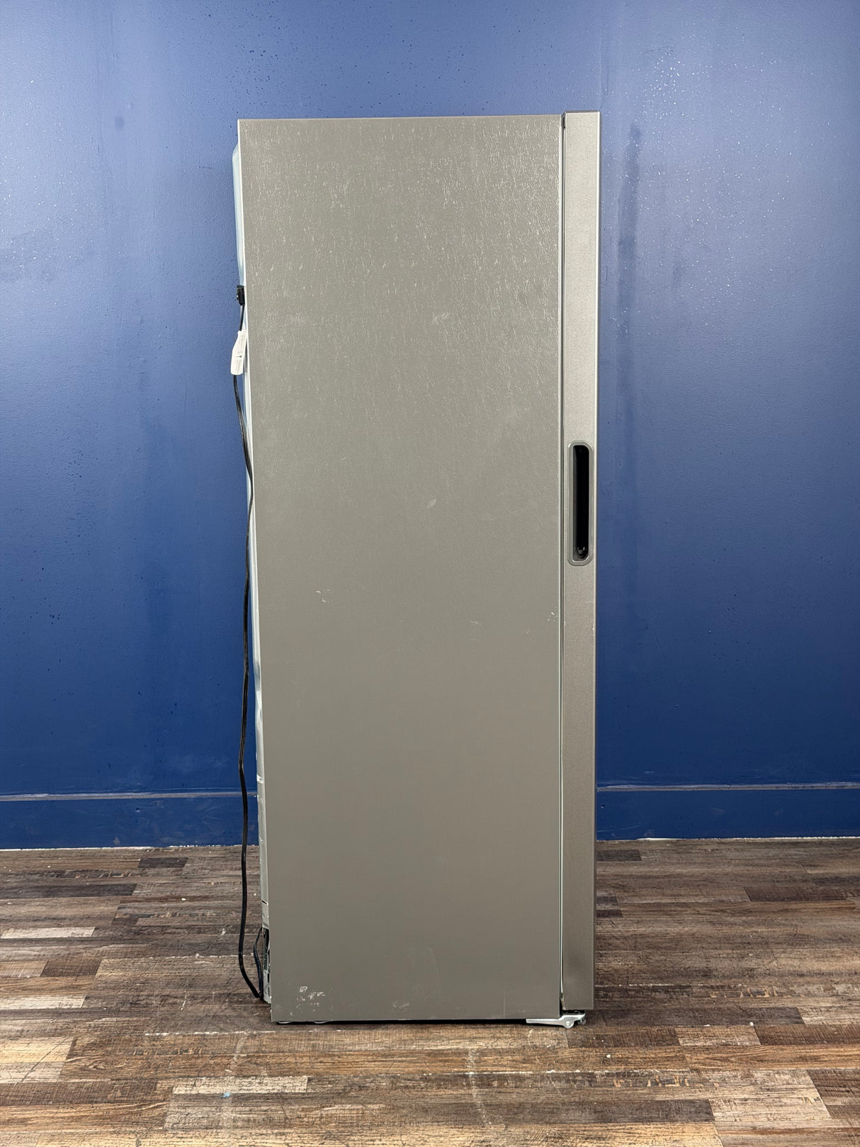 Frigidaire - 32.6 in. 20 cu. ft. Frost Free Defrost, Garage Ready Upright Freezer in Carbon