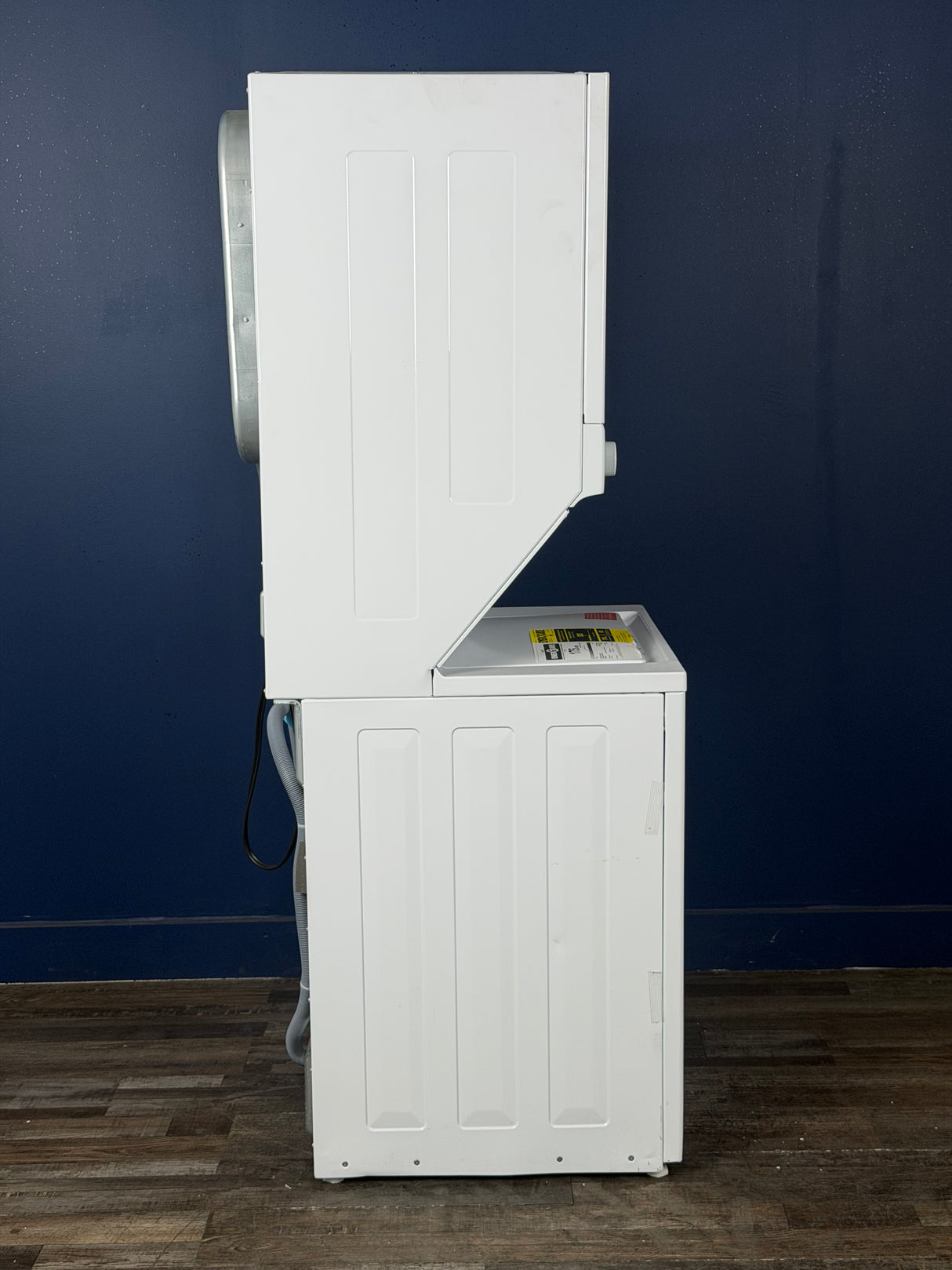 Frigidaire - 3.9 cu. ft. Washer and 5.6 cu. ft. Gas Dryer Combo in White with Quick Wash & Dry Cycle, MaxFill and Long Vent