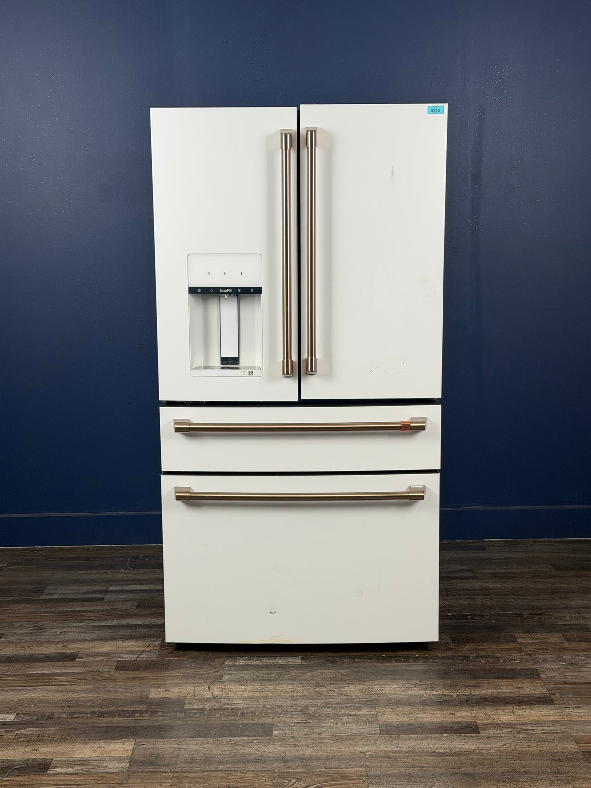 GE Cafe - 27.8 cu. ft. Smart 4- Door French Door Refrigerator with Convertible Middle Drawer in Matte White, Autofill Dispenser