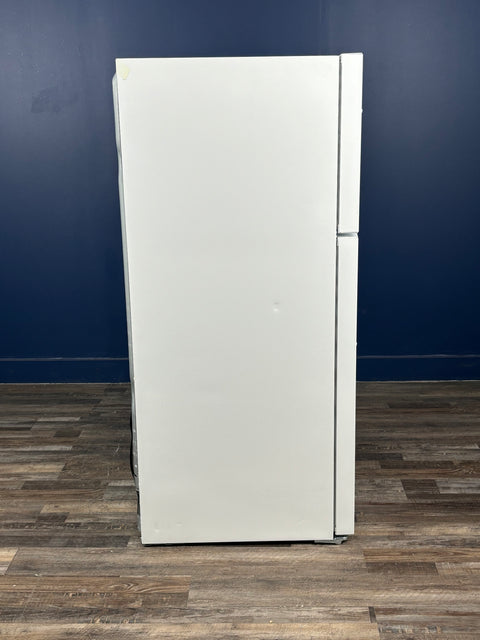 Frigidaire - 30 in. 20 cu. ft. Garage Ready Freestanding Top Freezer Refrigerator in White, ENERGY STAR