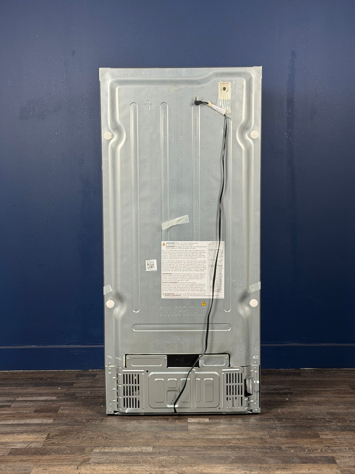 Frigidaire - 30 in. 20 cu. ft. Garage Ready Top Freezer Refrigerator in Stainless Steel